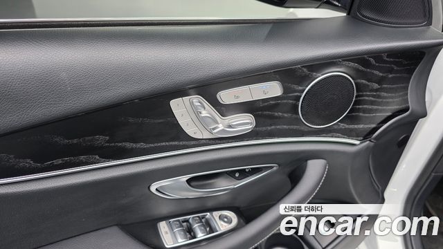Mercedes-Benz E-Class 2023 — photo 26