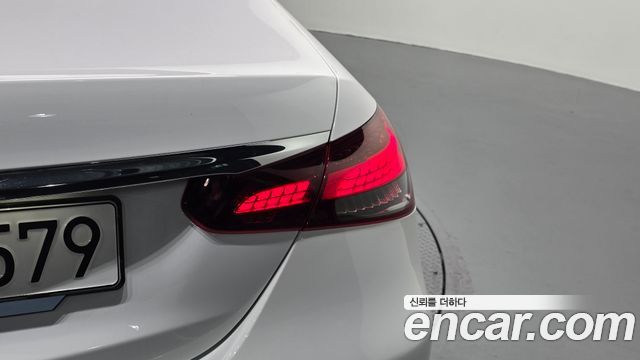 Mercedes-Benz E-Class 2023 — photo 9