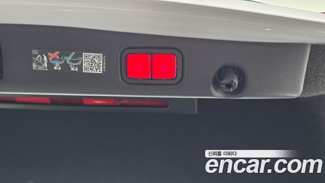 Mercedes-Benz E-Class 2023 — photo 31