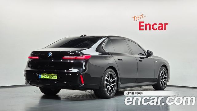 BMW 7-Series 2025 — photo 2
