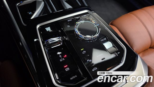 BMW 7-Series 2025 — photo 8
