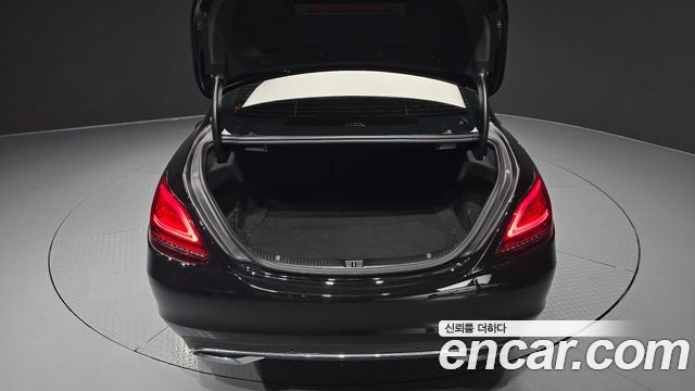 Mercedes-Benz C-Class 2020 — photo 34