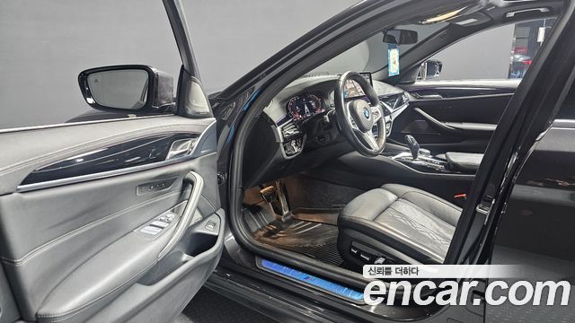 BMW 5-Series 2021 — photo 13