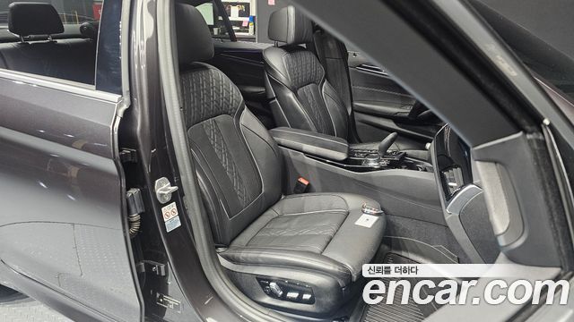BMW 5-Series 2021 — photo 18