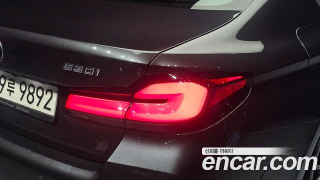 BMW 5-Series 2021 — photo 9