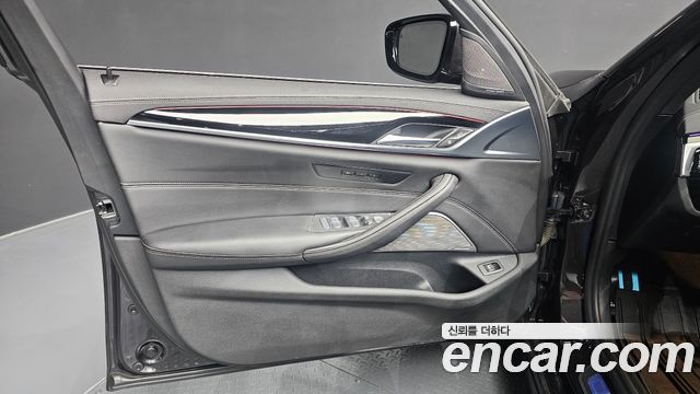 BMW 5-Series 2021 — photo 14