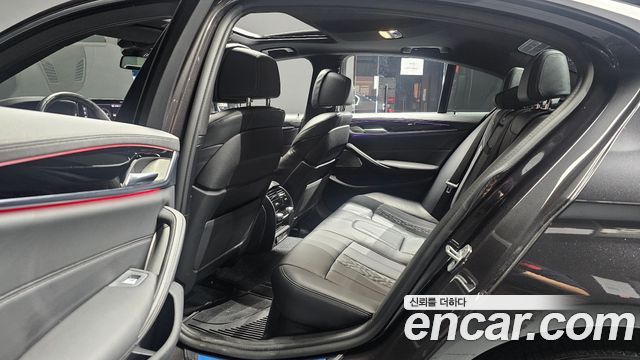 BMW 5-Series 2021 — photo 16