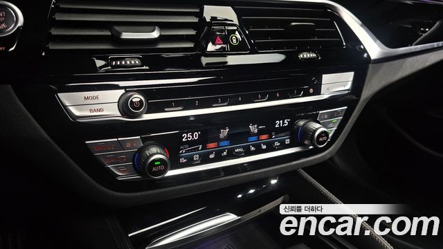 BMW 5-Series 2021 — photo 34