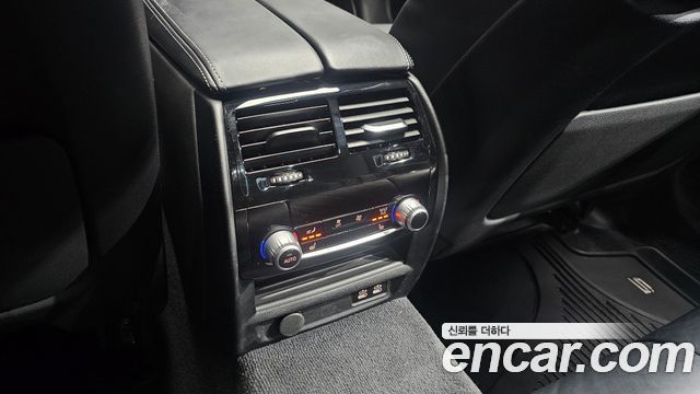 BMW 5-Series 2021 — photo 35