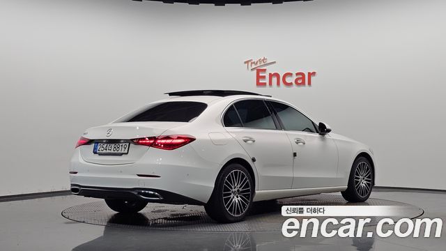 Mercedes-Benz C-Class 2023 — photo 2