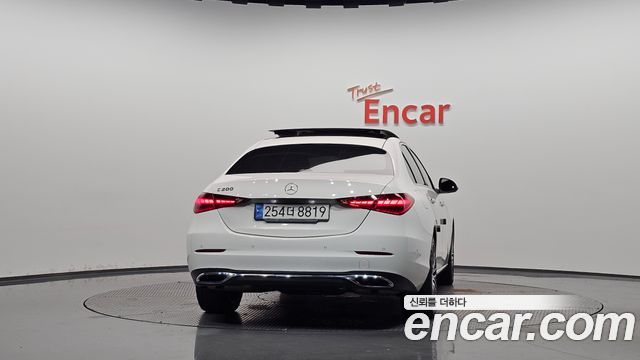 Mercedes-Benz C-Class 2023 — photo 4