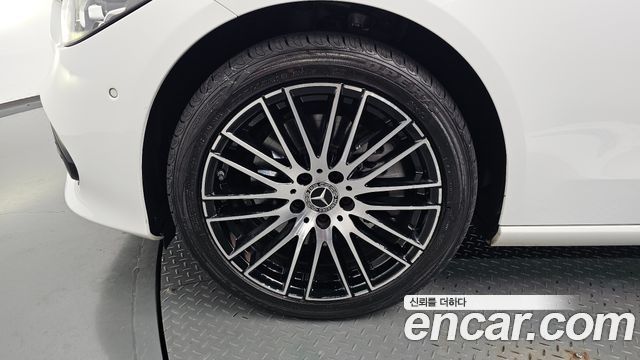 Mercedes-Benz C-Class 2023 — photo 5