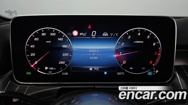 Mercedes-Benz C-Class 2023 — photo 11