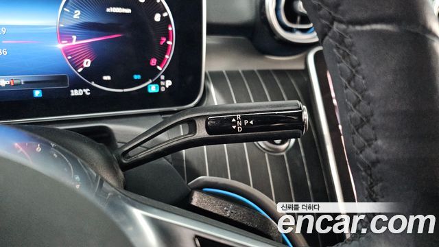 Mercedes-Benz C-Class 2023 — photo 12