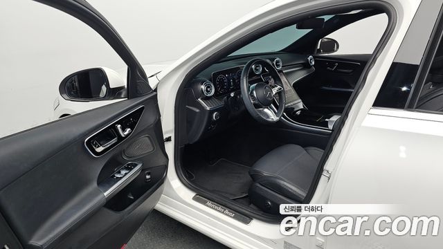 Mercedes-Benz C-Class 2023 — photo 13