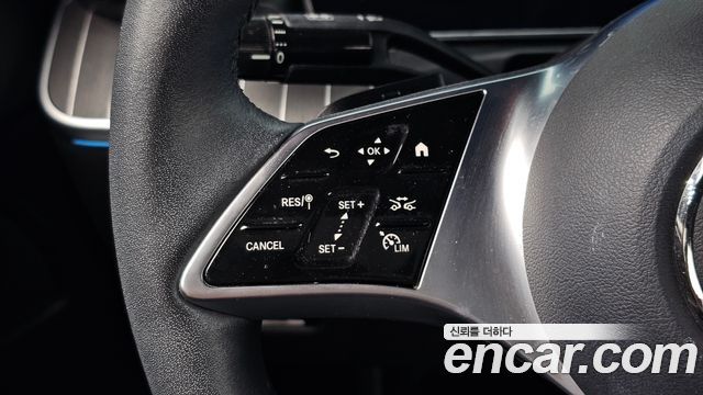 Mercedes-Benz C-Class 2023 — photo 20