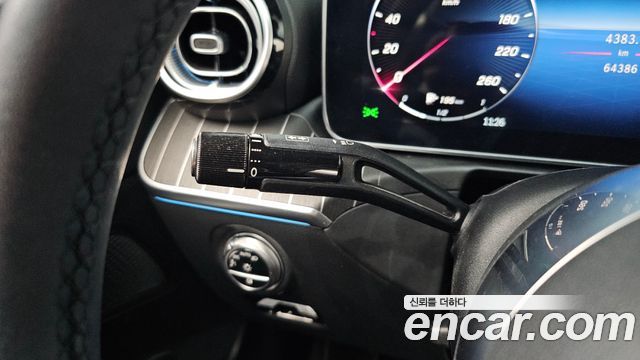 Mercedes-Benz C-Class 2023 — photo 23