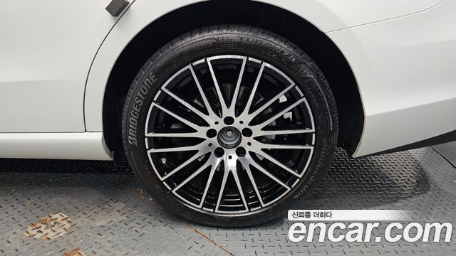 Mercedes-Benz C-Class 2023 — photo 7