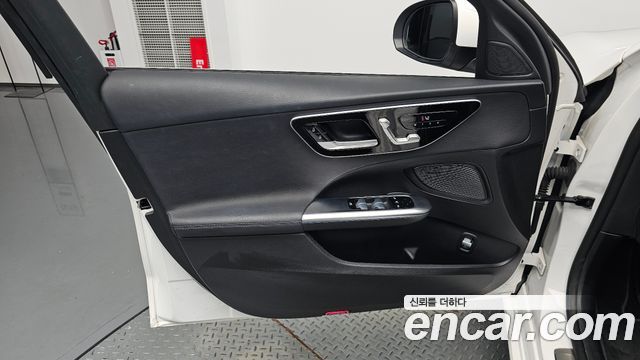 Mercedes-Benz C-Class 2023 — photo 14