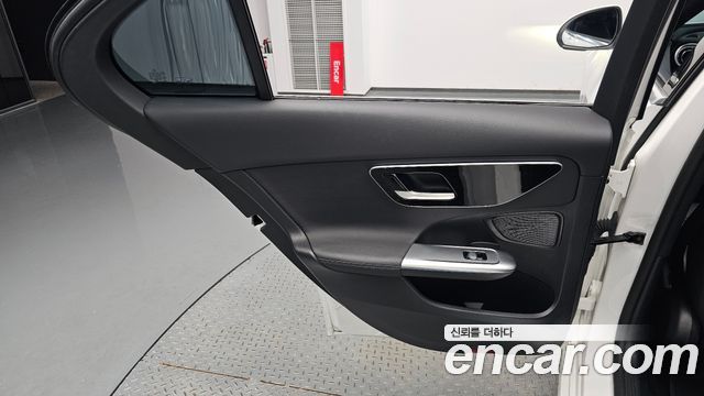 Mercedes-Benz C-Class 2023 — photo 15
