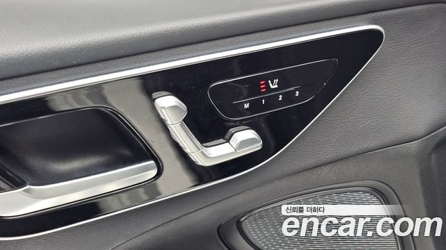 Mercedes-Benz C-Class 2023 — photo 27