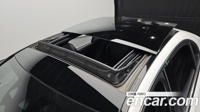 Mercedes-Benz C-Class 2023 — photo 30