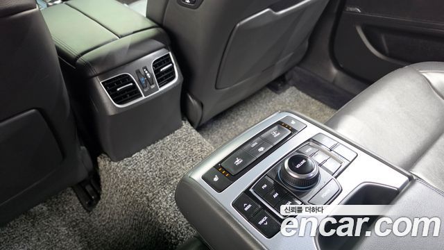 Genesis G80 2018 — photo 18