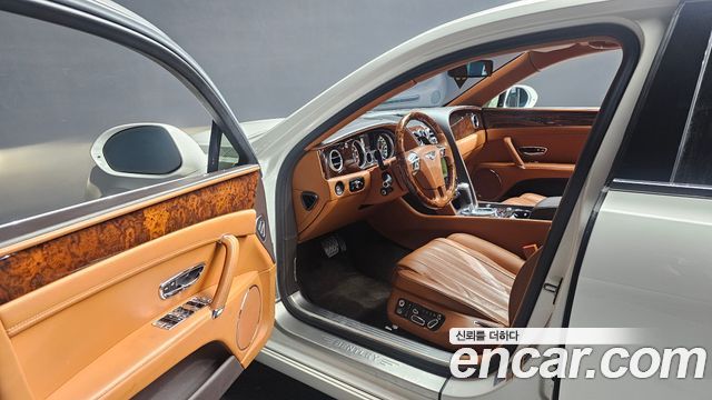 Bentley Flying Spur 2015 — photo 10