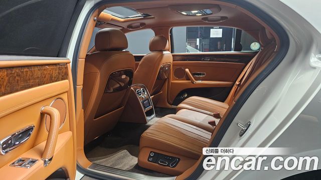 Bentley Flying Spur 2015 — photo 12