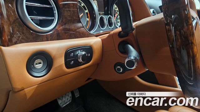 Bentley Flying Spur 2015 — photo 17