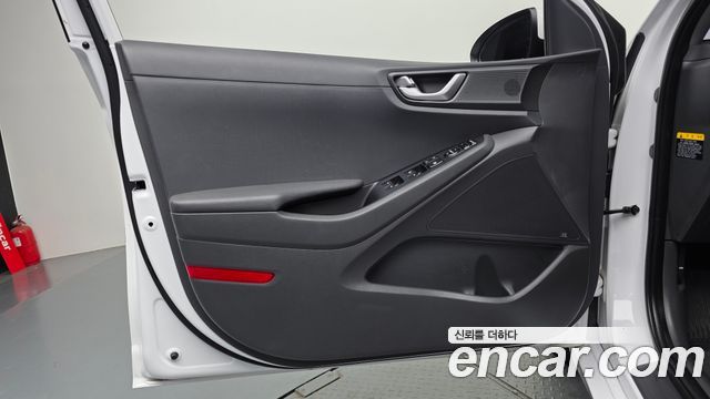 Hyundai Ioniq 2018 — photo 14
