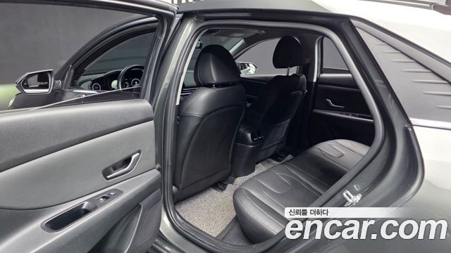Hyundai AVANTE 2021 — photo 16