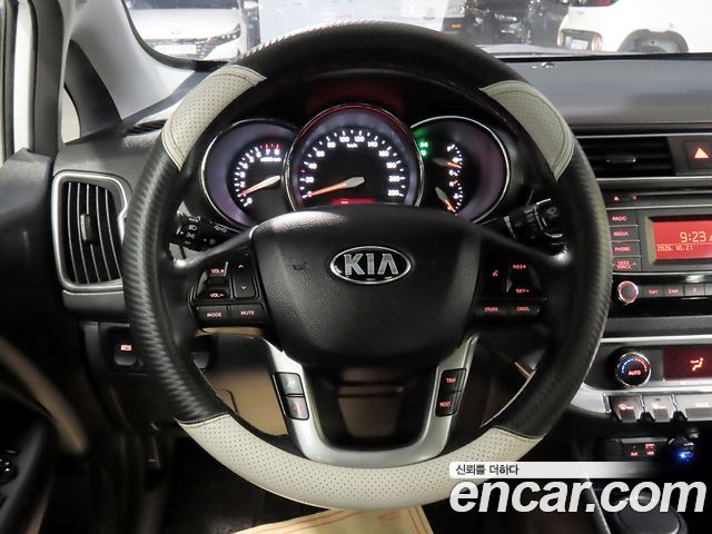 Kia pride 2015 — photo 16