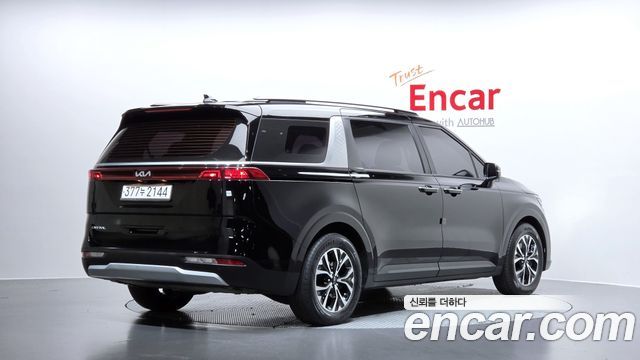 Kia Canival 2023 — photo 2