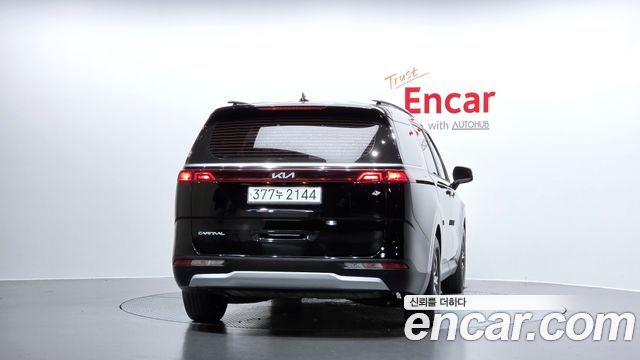 Kia Canival 2023 — photo 4