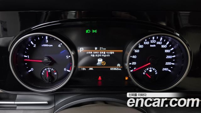 Kia Canival 2023 — photo 11