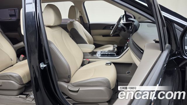 Kia Canival 2023 — photo 17