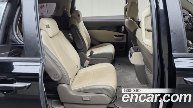 Kia Canival 2023 — photo 18