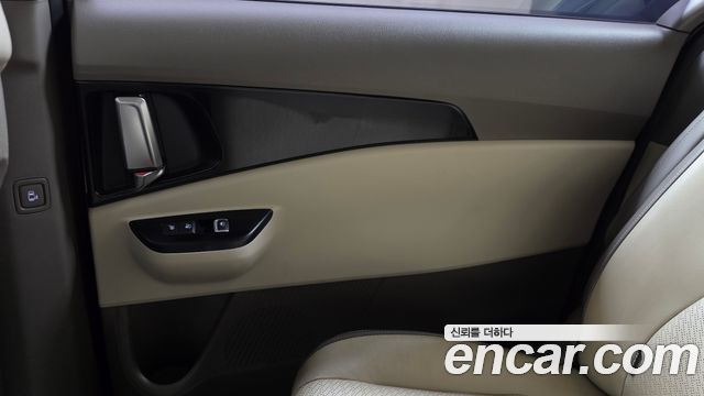 Kia Canival 2023 — photo 15