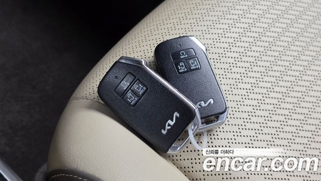 Kia Canival 2023 — photo 32