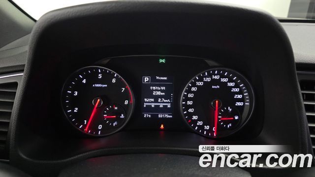 Hyundai AVANTE 2018 — photo 8