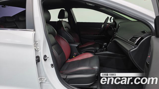 Hyundai AVANTE 2018 — photo 11