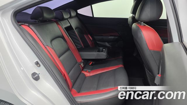 Hyundai AVANTE 2018 — photo 12