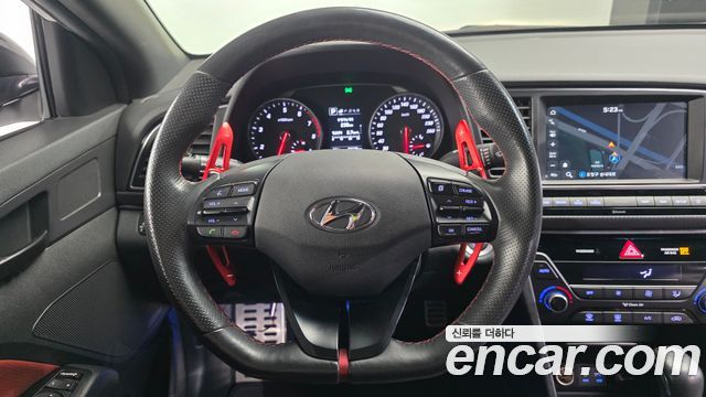 Hyundai AVANTE 2018 — photo 13