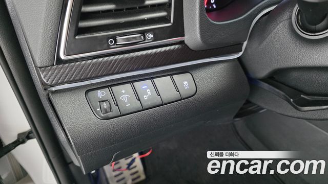 Hyundai AVANTE 2018 — photo 17