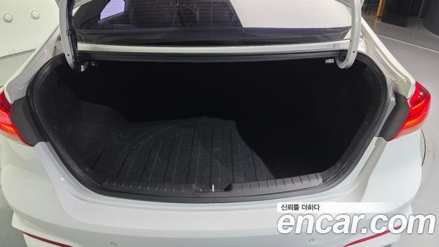 Hyundai AVANTE 2018 — photo 20