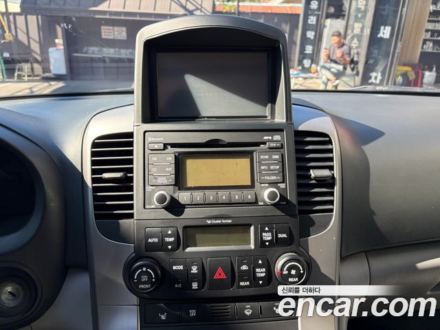 Kia Canival 2013 — photo 9