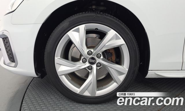 Audi A4 2021 — photo 5
