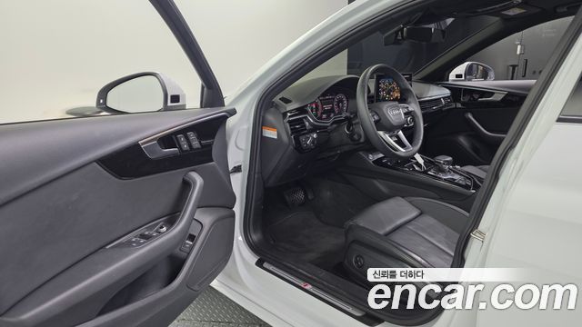 Audi A4 2021 — photo 13