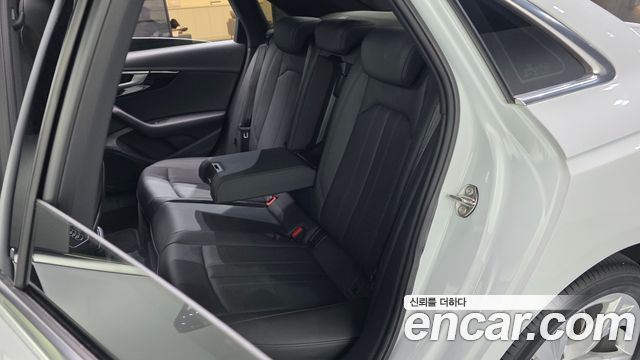 Audi A4 2021 — photo 18